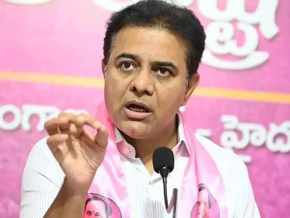 KTR Visits Injured BRS Activist: కేటీఆర్ గాయపడిన బీఆర్ఎస్ కార్యకర్తకు పరామర్శ: ఎన్నికల తర్వాత దాడులకు కాంగ్రెస్ బాధ్యత తీసుకోవాలి KTR Visits Injured BRS Activist: కేటీఆర్ గాయపడిన బీఆర్ఎస్ కార్యకర్తకు పరామర్శ: ఎన్నికల తర్వాత దాడులకు కాంగ్రెస్ బాధ్యత తీసుకోవాలి