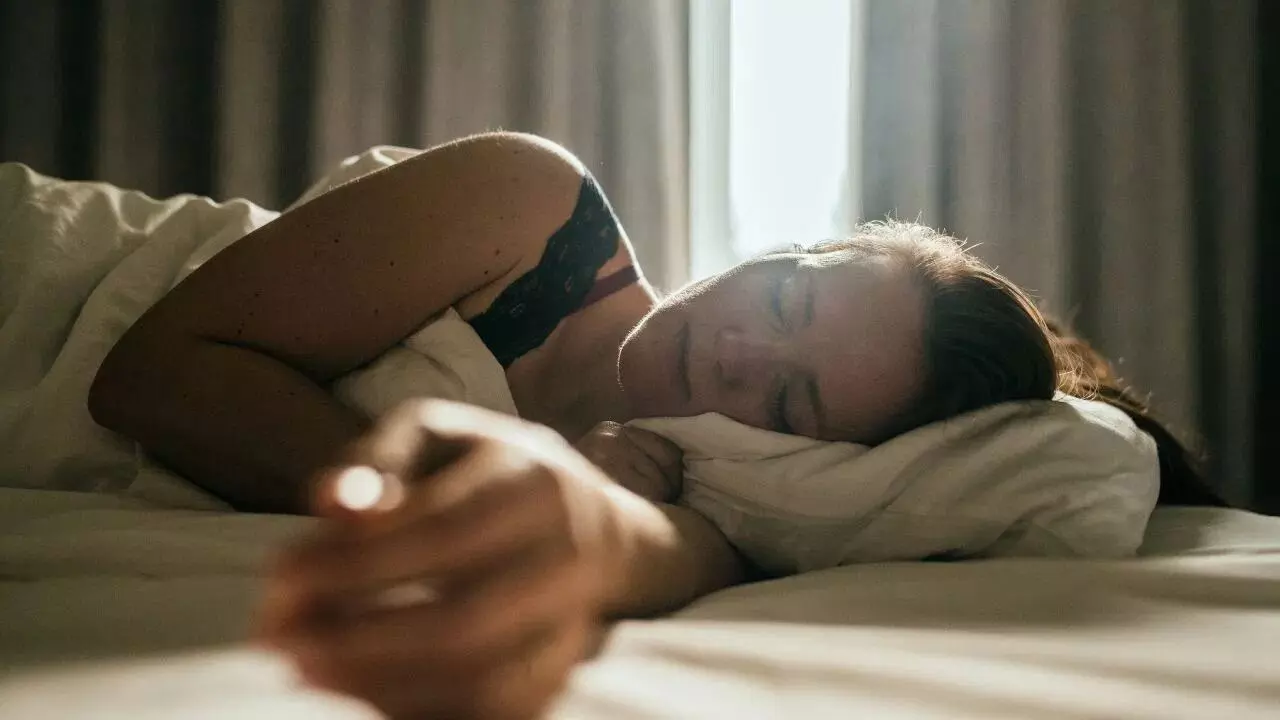 Human Survive Without Sleep: నిద్ర లేకుండా మనిషి ఎంత కాలం బతకగలడు? Human Survive Without Sleep: నిద్ర లేకుండా మనిషి ఎంత కాలం బతకగలడు?