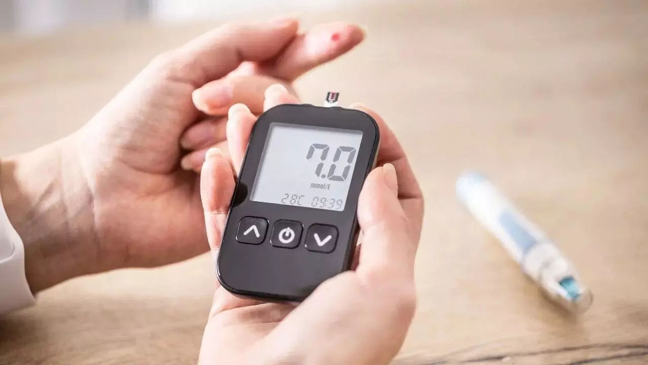 Diabetes Not Just a Threat to the Heart: డయాబెటిస్ గుండెకే కాదు.. ఎముకలకు కూడా ప్రమాదమే! Diabetes Not Just a Threat to the Heart: డయాబెటిస్ గుండెకే కాదు.. ఎముకలకు కూడా ప్రమాదమే!