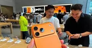 iPhone 17 : క్షీణిస్తున్న చైనా స్మార్ట్ఫోన్ మార్కెట్లో ఐఫోన్ 17 సంచలనం iPhone 17 : క్షీణిస్తున్న చైనా స్మార్ట్ఫోన్ మార్కెట్లో ఐఫోన్ 17 సంచలనం