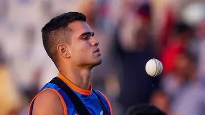 Young All-Rounder Arjun Tendulkar: లక్నో సూపర్ జెయింట్స్ గూటికి సచిన్ కొడుకు Young All-Rounder Arjun Tendulkar: లక్నో సూపర్ జెయింట్స్ గూటికి సచిన్ కొడుకు