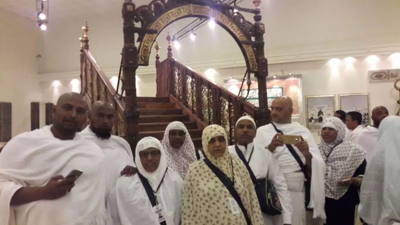 Saudi road accident tragedy: సౌదీ రోడ్డు ప్రమాదం: ఒకే కుటుంబంలో 18 మంది మృతి.. విద్యానగర్కు చెందిన నజీరుద్దీన్ కుటుంబం విషాదం Saudi road accident tragedy: సౌదీ రోడ్డు ప్రమాదం: ఒకే కుటుంబంలో 18 మంది మృతి.. విద్యానగర్కు చెందిన నజీరుద్దీన్ కుటుంబం విషాదం