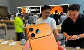 iPhone 17 : క్షీణిస్తున్న చైనా స్మార్ట్ఫోన్ మార్కెట్లో ఐఫోన్ 17 సంచలనం iPhone 17 : క్షీణిస్తున్న చైనా స్మార్ట్ఫోన్ మార్కెట్లో ఐఫోన్ 17 సంచలనం