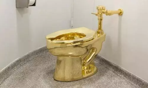Gold Toilet: చోరీ అయిన రూ.88కోట్ల టాయిలెట్.. ఇప్పుడు న్యూయార్క్ వేలంలో Gold Toilet: చోరీ అయిన రూ.88కోట్ల టాయిలెట్.. ఇప్పుడు న్యూయార్క్ వేలంలో