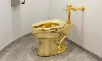 Gold Toilet: చోరీ అయిన రూ.88కోట్ల టాయిలెట్.. ఇప్పుడు న్యూయార్క్ వేలంలో Gold Toilet: చోరీ అయిన రూ.88కోట్ల టాయిలెట్.. ఇప్పుడు న్యూయార్క్ వేలంలో