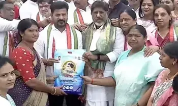 Chief Minister Revanth Reddy: ముఖ్యమంత్రి రేవంత్ రెడ్డి ఆధ్వర్యంలో ఇందిరమ్మ చీరల పంపిణీ  ప్రారంభం
