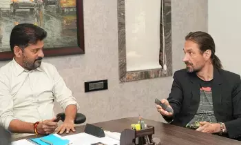 CM Revanth Meets Analog AI CEO: అనలాగ్ ఏఐ సీఈవోతో సీఎం రేవంత్ భేటీ.. హైదరాబాద్‌లో ట్రాఫిక్ , వరదల నిర్వహణకు ఏఐ సాంకేతికత సహకారం కోరిన సీఎం