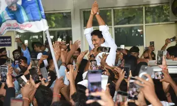 Jagan Appears Before CBI Special Court: అక్రమాస్తుల కేసు విచారణ: సీబీఐ ప్రత్యేక కోర్టులో జగన్ హాజరు Jagan Appears Before CBI Special Court: అక్రమాస్తుల కేసు విచారణ: సీబీఐ ప్రత్యేక కోర్టులో జగన్ హాజరు