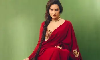 Shraddha Kapoor: షూటింగ్లో శ్రద్ధా కపూర్కు ఫ్రాక్చర్.. నిలిచిపోయిన ఈతా బయోపిక్ Shraddha Kapoor: షూటింగ్లో శ్రద్ధా కపూర్కు ఫ్రాక్చర్.. నిలిచిపోయిన ఈతా బయోపిక్