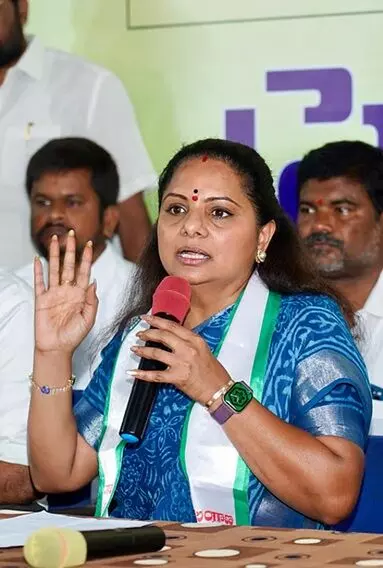 Telangana Jagruthi President Kalvakuntla Kavitha: మాజీ మంత్రి నిరంజన్ రెడ్డి అవినీతి కారణంగా బీఆర్ఎస్ పార్టీకి తీరని నష్టం: తెలంగాణ జాగృతి అధ్యక్షురాలు కల్వకుంట్ల కవిత Telangana Jagruthi President Kalvakuntla Kavitha: మాజీ మంత్రి నిరంజన్ రెడ్డి అవినీతి కారణంగా బీఆర్ఎస్ పార్టీకి తీరని నష్టం: తెలంగాణ జాగృతి అధ్యక్షురాలు కల్వకుంట్ల కవిత