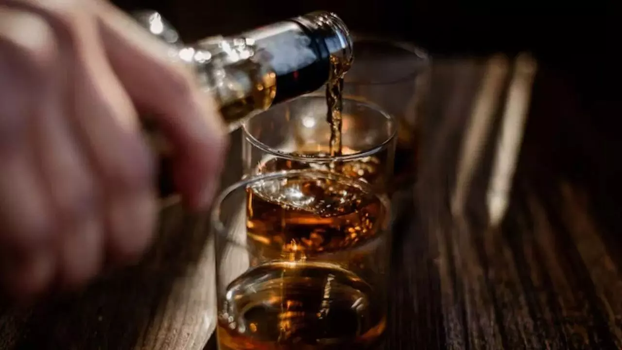 Old Monk Rum : 71 ఏళ్ల చరిత్ర.. ధర కేవలం రూ.355.. ఈ ఇండియన్ రమ్ ఎందుకంత ఫేమస్?