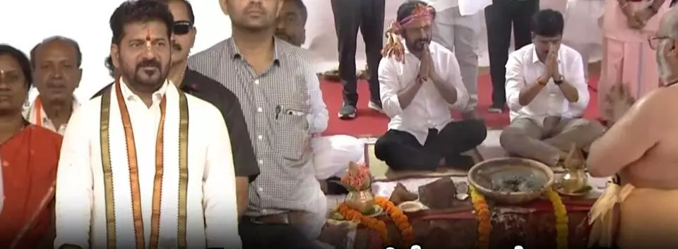 Revanth’s Development Tour in Kodangal: కొడంగల్లో రేవంత్ డెవలప్మెంట్ టూర్.. రూ.103 కోట్ల ప్రాజెక్టుల శంకుస్థాపన.. Revanth’s Development Tour in Kodangal: కొడంగల్లో రేవంత్ డెవలప్మెంట్ టూర్.. రూ.103 కోట్ల ప్రాజెక్టుల శంకుస్థాపన..