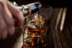 Old Monk Rum : 71 ఏళ్ల చరిత్ర.. ధర కేవలం రూ.355.. ఈ ఇండియన్ రమ్ ఎందుకంత ఫేమస్?