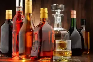 Cheapest Alcohol : మందుబాబులకు కిక్కెక్కించే న్యూస్..ఫుల్ బాటిల్ కేవలం రూ.35..ఎక్కడో తెలుసా ?