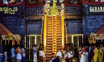 Sabarimala Special: శబరిమల ప్రత్యేకత: అయ్యప్ప ఆలయానికి సంరక్షకులు ఎవరు? Sabarimala Special: శబరిమల ప్రత్యేకత: అయ్యప్ప ఆలయానికి సంరక్షకులు ఎవరు?