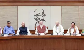 Key Decisions by Union Cabinet: కేంద్ర కేబినెట్ కీలక నిర్ణయాలు: రేర్ ఎర్త్ మ్యాగ్నెట్‌లకు రూ.7,280 కోట్లు, పుణే మెట్రో విస్తరణకు రూ.9,858 కోట్లు, రైల్వే ప్రాజెక్టులకు గ్రీన్ సిగ్నల్