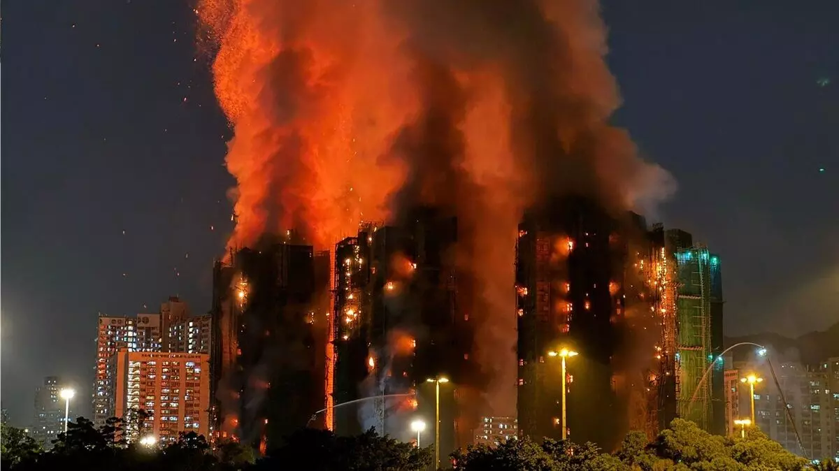 Massive Fire in Hong Kong High-Rise: హాంకాంగ్‌లో ఆకాశహర్మ్యంలో భారీ అగ్నిప్రమాదం: కిటికీలకు అమర్చిన పాలిస్టరిన్ బోర్డులే మంటలు వేగంగా వ్యాపించిన కారణమా?