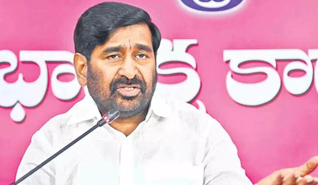 Allegations Against Former Minister Jagadish Reddy: మాజీ మంత్రి జగదీశ్ రెడ్డిపై ఆరోపణలు: ఇల్లు ఇస్తానని చెప్పి 10 లక్షలు తీసుకున్నారని ఫిర్యాదు Allegations Against Former Minister Jagadish Reddy: మాజీ మంత్రి జగదీశ్ రెడ్డిపై ఆరోపణలు: ఇల్లు ఇస్తానని చెప్పి 10 లక్షలు తీసుకున్నారని ఫిర్యాదు