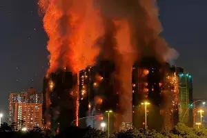 Massive Fire in Hong Kong High-Rise: హాంకాంగ్‌లో ఆకాశహర్మ్యంలో భారీ అగ్నిప్రమాదం: కిటికీలకు అమర్చిన పాలిస్టరిన్ బోర్డులే మంటలు వేగంగా వ్యాపించిన కారణమా?