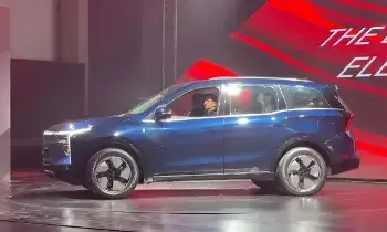 Mahindra XEV 9S : 679 కి.మీ రేంజ్, 202కిమీ టాప్-స్పీడ్.. మార్కెట్లోకి మహీంద్రా XEV 9S Mahindra XEV 9S : 679 కి.మీ రేంజ్, 202కిమీ టాప్-స్పీడ్.. మార్కెట్లోకి మహీంద్రా XEV 9S