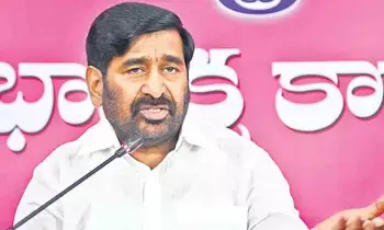 Allegations Against Former Minister Jagadish Reddy: మాజీ మంత్రి జగదీశ్ రెడ్డిపై ఆరోపణలు: ఇల్లు ఇస్తానని చెప్పి 10 లక్షలు తీసుకున్నారని ఫిర్యాదు Allegations Against Former Minister Jagadish Reddy: మాజీ మంత్రి జగదీశ్ రెడ్డిపై ఆరోపణలు: ఇల్లు ఇస్తానని చెప్పి 10 లక్షలు తీసుకున్నారని ఫిర్యాదు