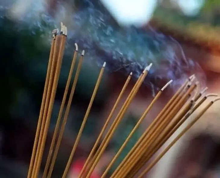 Cancer Risk Linked to Incense Stick Smoke: అగరబత్తీల వాసనతో క్యాన్సర్.. తస్మాత్ జాగ్రత్త! Cancer Risk Linked to Incense Stick Smoke: అగరబత్తీల వాసనతో క్యాన్సర్.. తస్మాత్ జాగ్రత్త!
