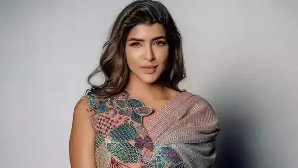 Emotional Statement from Manchu Lakshmi: మా ఫ్యామిలీ మళ్లీ కలవాలని దేవుడిని కోరుకుంటా.. మంచు లక్ష్మి ఎమోషనల్ Emotional Statement from Manchu Lakshmi: మా ఫ్యామిలీ మళ్లీ కలవాలని దేవుడిని కోరుకుంటా.. మంచు లక్ష్మి ఎమోషనల్