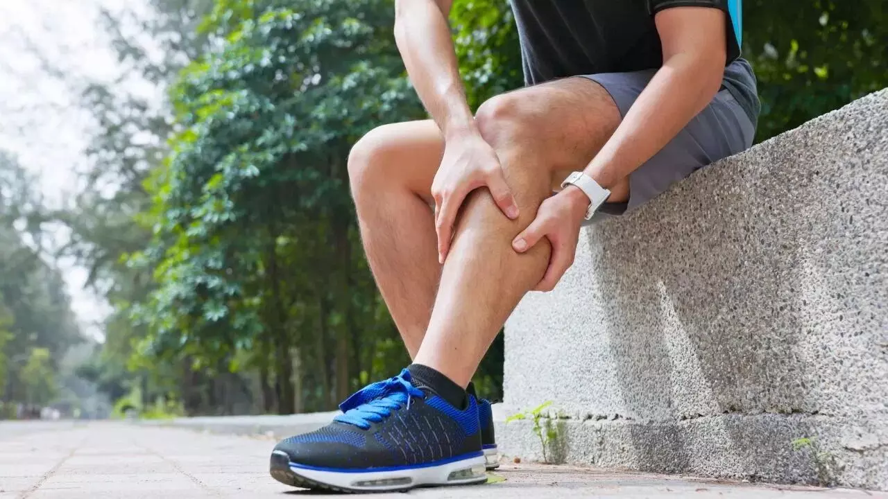 High Bad Cholesterol Also Threatens Your Legs: గుండెకే కాదు.. కాళ్లకు కూడా ముప్పే. శరీరంలో చెడు కొలెస్ట్రాల్ పెరిగిందని తెలిపే కీలక లక్షణాలు ఇవే