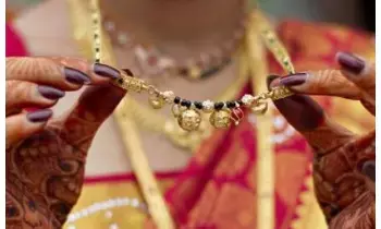 Every Sumangali Must Wear: సుమంగళికి ఉండాల్సిన చిహ్నాలేంటి.? Every Sumangali Must Wear: సుమంగళికి ఉండాల్సిన చిహ్నాలేంటి.?