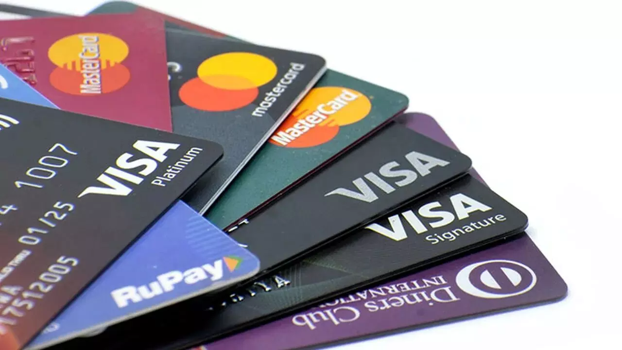 Credit Cards : క్రెడిట్ కార్డు వాడేటప్పుడు ఈ 3 తప్పులు చేస్తే అప్పుల పాలవడం ఖాయం Credit Cards : క్రెడిట్ కార్డు వాడేటప్పుడు ఈ 3 తప్పులు చేస్తే అప్పుల పాలవడం ఖాయం