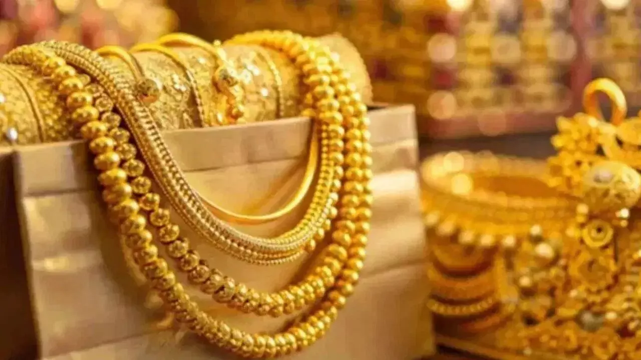 Gold Price : బంగారం ధరలు మళ్లీ రికార్డు హైకి చేరుతాయా? ఈ వారంలో పసిడి మెరుపు ఎలా ఉంటుంది ? Gold Price : బంగారం ధరలు మళ్లీ రికార్డు హైకి చేరుతాయా? ఈ వారంలో పసిడి మెరుపు ఎలా ఉంటుంది ?