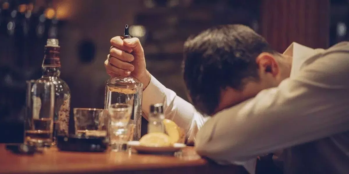 Even Weekly Drinking Is Risky: వీక్లీ డ్రింక్ కూడా డేంజరే: వారానికి ఒక్కసారి మద్యం సేవించినా తప్పని అనారోగ్య సమస్యలు! Even Weekly Drinking Is Risky: వీక్లీ డ్రింక్ కూడా డేంజరే: వారానికి ఒక్కసారి మద్యం సేవించినా తప్పని అనారోగ్య సమస్యలు!