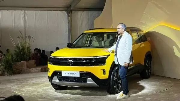 Tata Sierra : టాటా సియెర్రాలో మూడు స్క్రీన్లు ఎక్కడ ఉన్నాయి? బేస్ వేరియంట్లో ఏ ఫీచర్లు మిస్సయ్యాయి? Tata Sierra : టాటా సియెర్రాలో మూడు స్క్రీన్లు ఎక్కడ ఉన్నాయి? బేస్ వేరియంట్లో ఏ ఫీచర్లు మిస్సయ్యాయి?