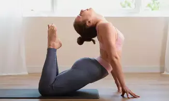 Two Powerful Yoga Asanas: శీతాకాలం సవాల్.. చలిని తట్టుకోవడానికి రెండు శక్తివంతమైన యోగాసనాలు ఇవే