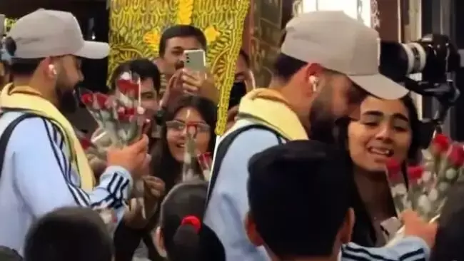 Virat Kohli: రాయ్పుర్లో విరాట్ కోహ్లీకి గ్రాండ్ వెల్కమ్ Virat Kohli: రాయ్పుర్లో విరాట్ కోహ్లీకి గ్రాండ్ వెల్కమ్