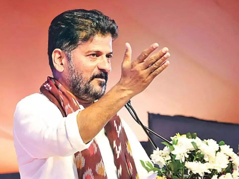 Revanth Reddy Roars:  రేవంత్ రెడ్డి గర్జన: “గాంధీ కుటుంబం మీద కేసులా? మాకు భయం అంటే తెలియదు .. తెలంగాణ అభివృద్ధి రాకెట్ స్పీడ్‌లో!”