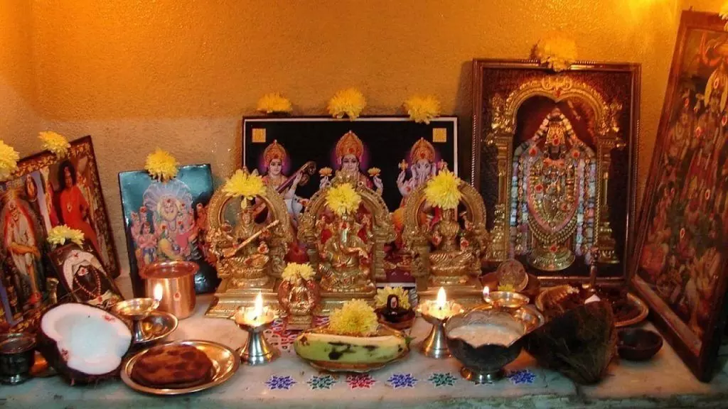 if Broken Photos Are Worshipped: పగిలిపోయిన ఫోటోలను పూజిస్తే ఏమవుతుంది.?