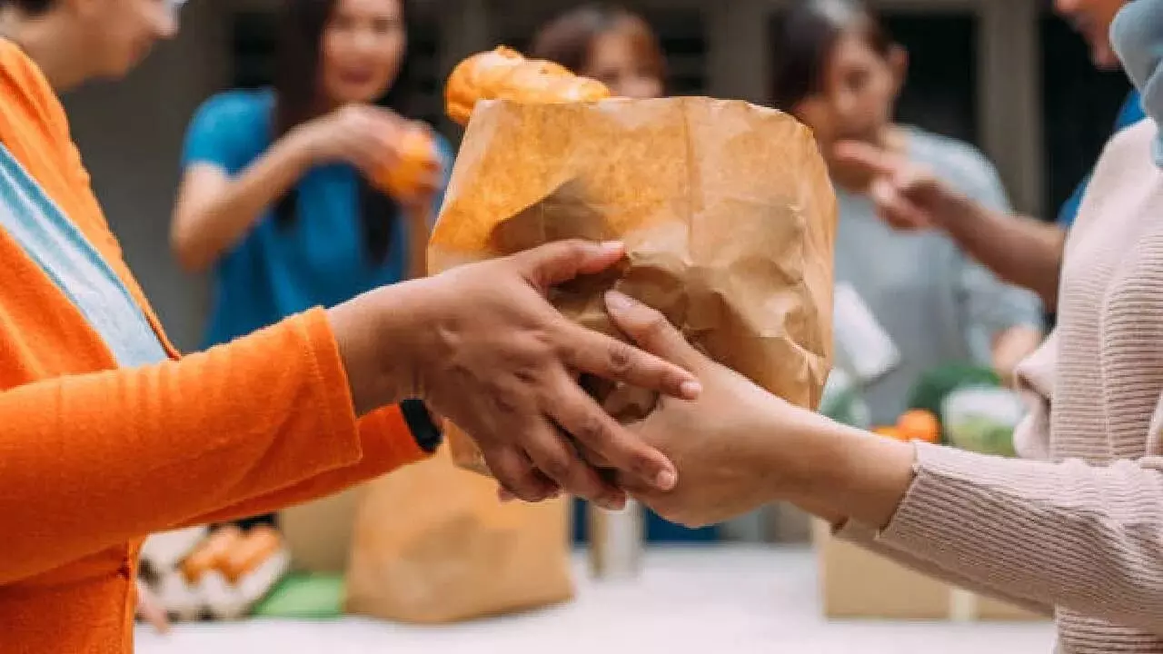 These Items Should Never Be Donated: ఈ వస్తువులను అస్సలు దానం చేయకూడదు.. These Items Should Never Be Donated: ఈ వస్తువులను అస్సలు దానం చేయకూడదు..