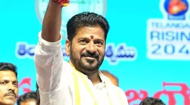 CM Revanth Reddy in Adilabad: ఆదిలాబాద్లో సీఎం రేవంత్ రెడ్డి: ఎయిర్పోర్టు పనులు ఏడాదిలోపే ప్రారంభం.. పరిశ్రమలు, ఉద్యోగాలు ద్వారా ఆర్థిక పురోగతి CM Revanth Reddy in Adilabad: ఆదిలాబాద్లో సీఎం రేవంత్ రెడ్డి: ఎయిర్పోర్టు పనులు ఏడాదిలోపే ప్రారంభం.. పరిశ్రమలు, ఉద్యోగాలు ద్వారా ఆర్థిక పురోగతి