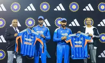 Team India Unveils New Jersey: టీ20 వరల్డ్ కప్ కు టీమిండియా కొత్త జెర్సీ Team India Unveils New Jersey: టీ20 వరల్డ్ కప్ కు టీమిండియా కొత్త జెర్సీ