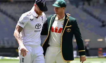 Ashes Series: యాషెస్ సిరీస్: టాస్ గెలిచి బ్యాటింగ్ ఎంచుకున్న ఇంగ్లాండ్ Ashes Series: యాషెస్ సిరీస్: టాస్ గెలిచి బ్యాటింగ్ ఎంచుకున్న ఇంగ్లాండ్