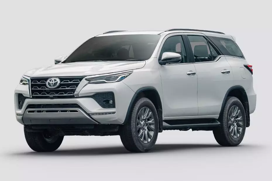 Toyota : టయోటా ఫార్చ్యూనర్ కొనాలంటే 4 ఏళ్ల లోన్పై EMI ఎంత? లోన్ లెక్కలివే Toyota : టయోటా ఫార్చ్యూనర్ కొనాలంటే 4 ఏళ్ల లోన్పై EMI ఎంత? లోన్ లెక్కలివే