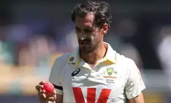 Starc Stunner: స్టార్క్ సంచలనం: వరుసగా మూడు టెస్టుల్లో ఆరు వికెట్ల ఫీట్! Starc Stunner: స్టార్క్ సంచలనం: వరుసగా మూడు టెస్టుల్లో ఆరు వికెట్ల ఫీట్!