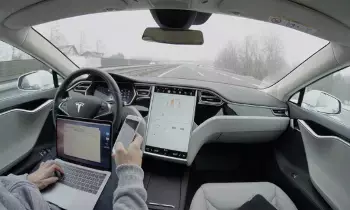 Tesla : టెస్లా కార్లలో  టెక్స్ట్ అండ్ డ్రైవ్ ఫీచర్.. ఎలాన్ మస్క్ సంచలన ప్రకటన