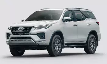 Toyota : టయోటా ఫార్చ్యూనర్ కొనాలంటే 4 ఏళ్ల లోన్‌పై EMI ఎంత? లోన్ లెక్కలివే