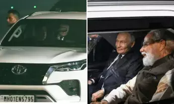 Putin’s India Visit: పుతిన్ భారత పర్యటన: రేంజ్ రోవర్కు బదులు టయోటా ఫార్చ్యూనర్లో మోదీ-పుతిన్ ప్రయాణం.. Putin’s India Visit: పుతిన్ భారత పర్యటన: రేంజ్ రోవర్కు బదులు టయోటా ఫార్చ్యూనర్లో మోదీ-పుతిన్ ప్రయాణం..