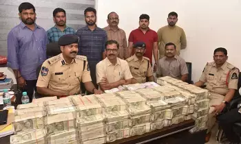 Pushpa-Style Hawala Chase in Secunderabad:  సికింద్రాబాద్‌లో పుష్ప స్టైల్ హవాలా రేస్.. 15 కి.మీ. వెంటాడి పోలీసులు కోట్ల రూపాయలు స్వాధీనం!