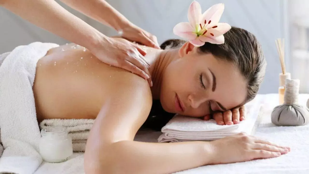 Oil Should You Use in Winter: చలికాలంలో ఏ నూనె వాడాలి..? మీ శరీర రకాన్ని బట్టి ఆయుర్వేద నిపుణుల సలహా.. Oil Should You Use in Winter: చలికాలంలో ఏ నూనె వాడాలి..? మీ శరీర రకాన్ని బట్టి ఆయుర్వేద నిపుణుల సలహా..