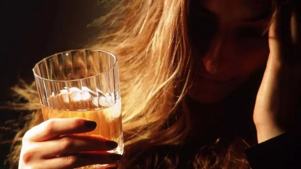 Russian Vodka : ప్రపంచం దీనికి ఎందుకు పడిచచ్చిపోతోంది? భారత్లో ధరలు విని షాక్ అవుతారు Russian Vodka : ప్రపంచం దీనికి ఎందుకు పడిచచ్చిపోతోంది? భారత్లో ధరలు విని షాక్ అవుతారు