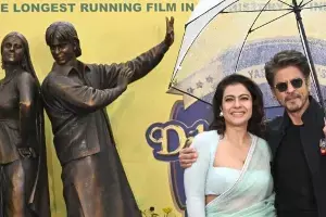 Bronze Statue of Shah Rukh Khan and Kajol Unveiled in London: 30 ఏళ్ల ప్రేమకథకు అరుదైన గౌరవం.. లండన్‌లో షారూఖ్,కాజోల్ కాంస్య విగ్రహం